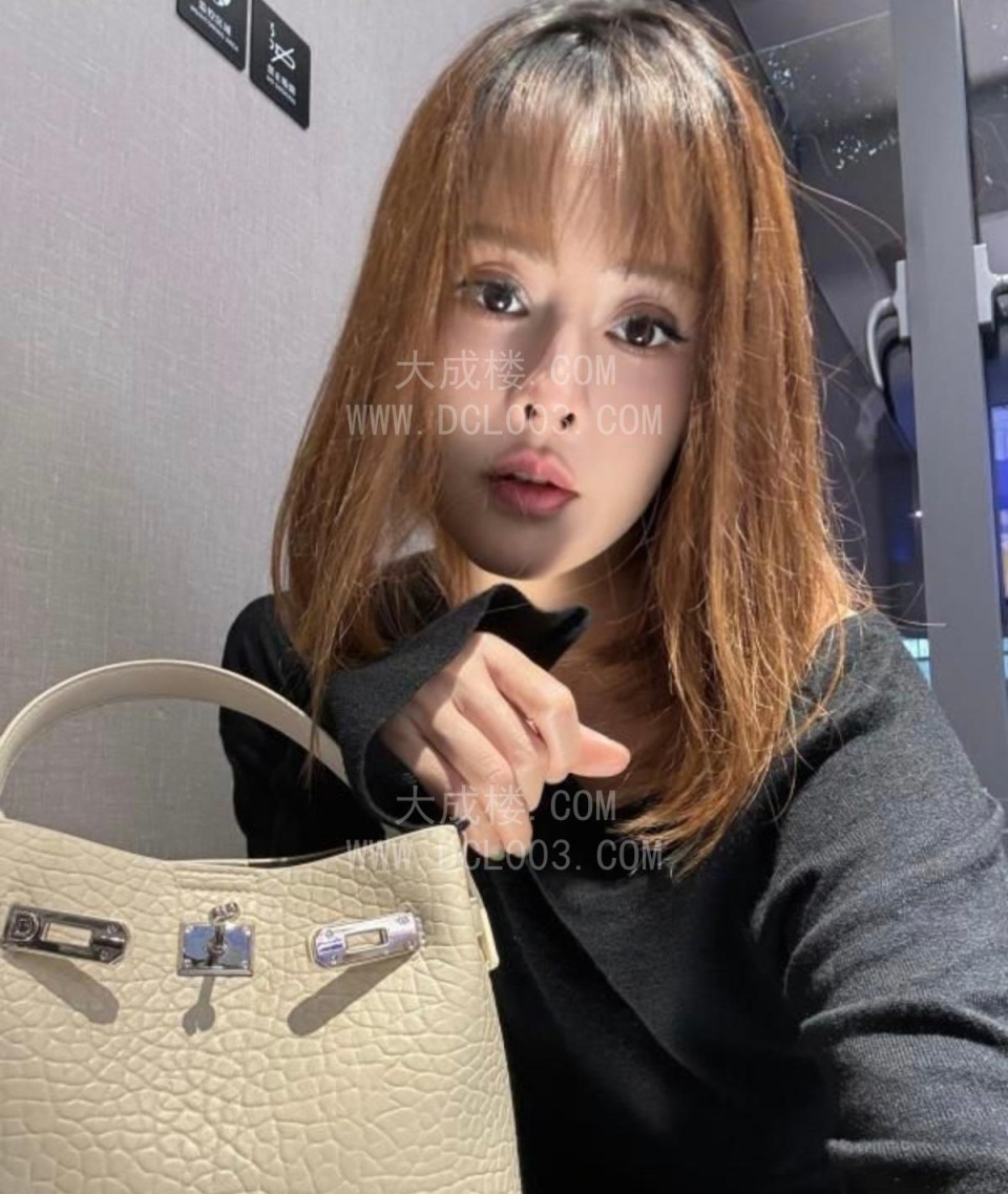 成都巨臀G奶性感念姐