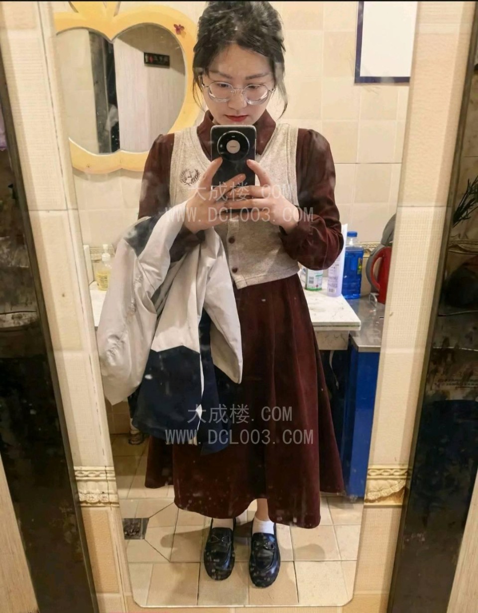喀什眼镜熟女兼职制服超多