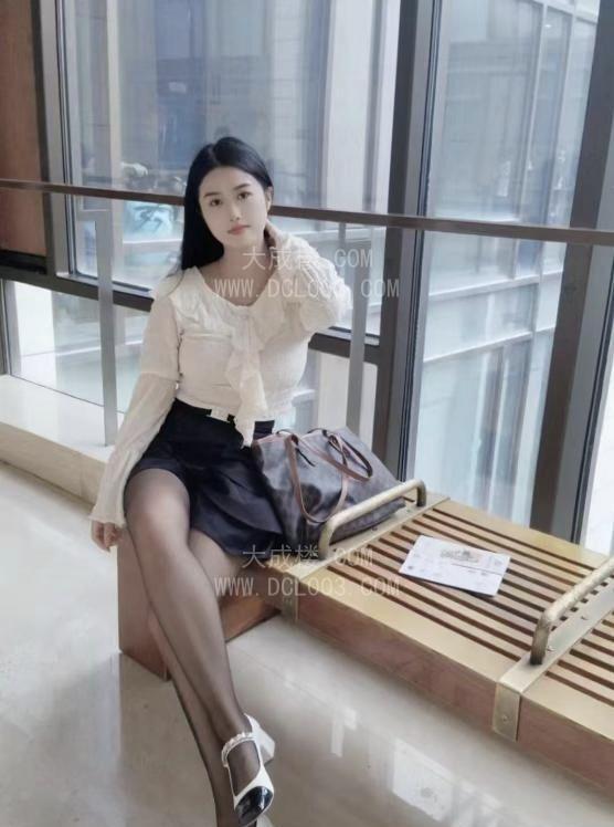 东莞丝足翘臀喵喵