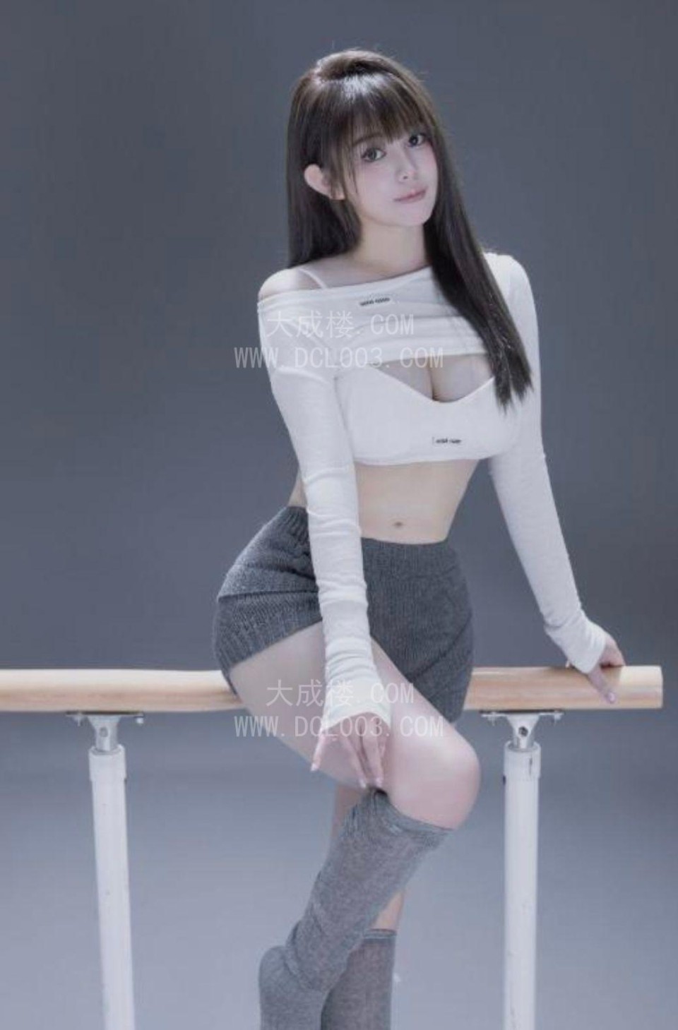 后入年轻大胸嫩妹