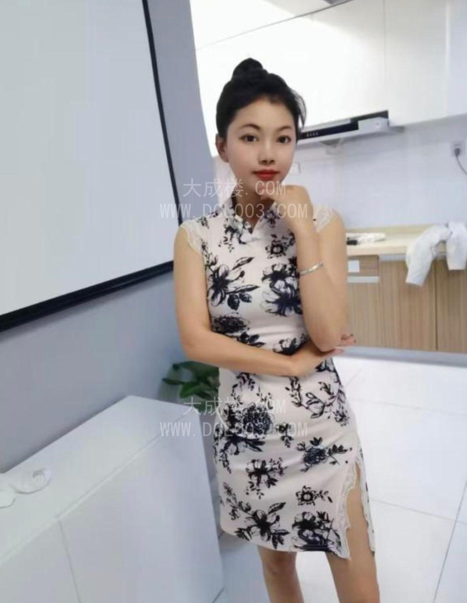 美乳骚小雪