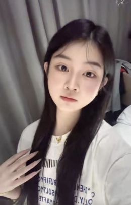 20岁白嫩微胖小妹