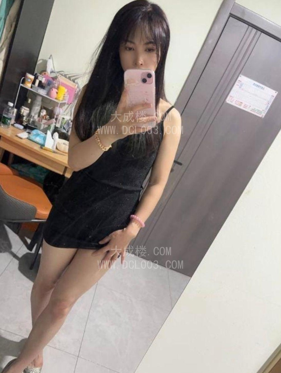 浦东白皙长腿丝足少妇
